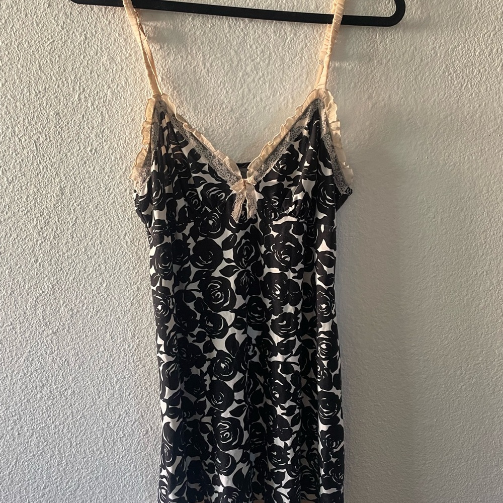 Floral Lace Trim Nightgown - Black and Cream